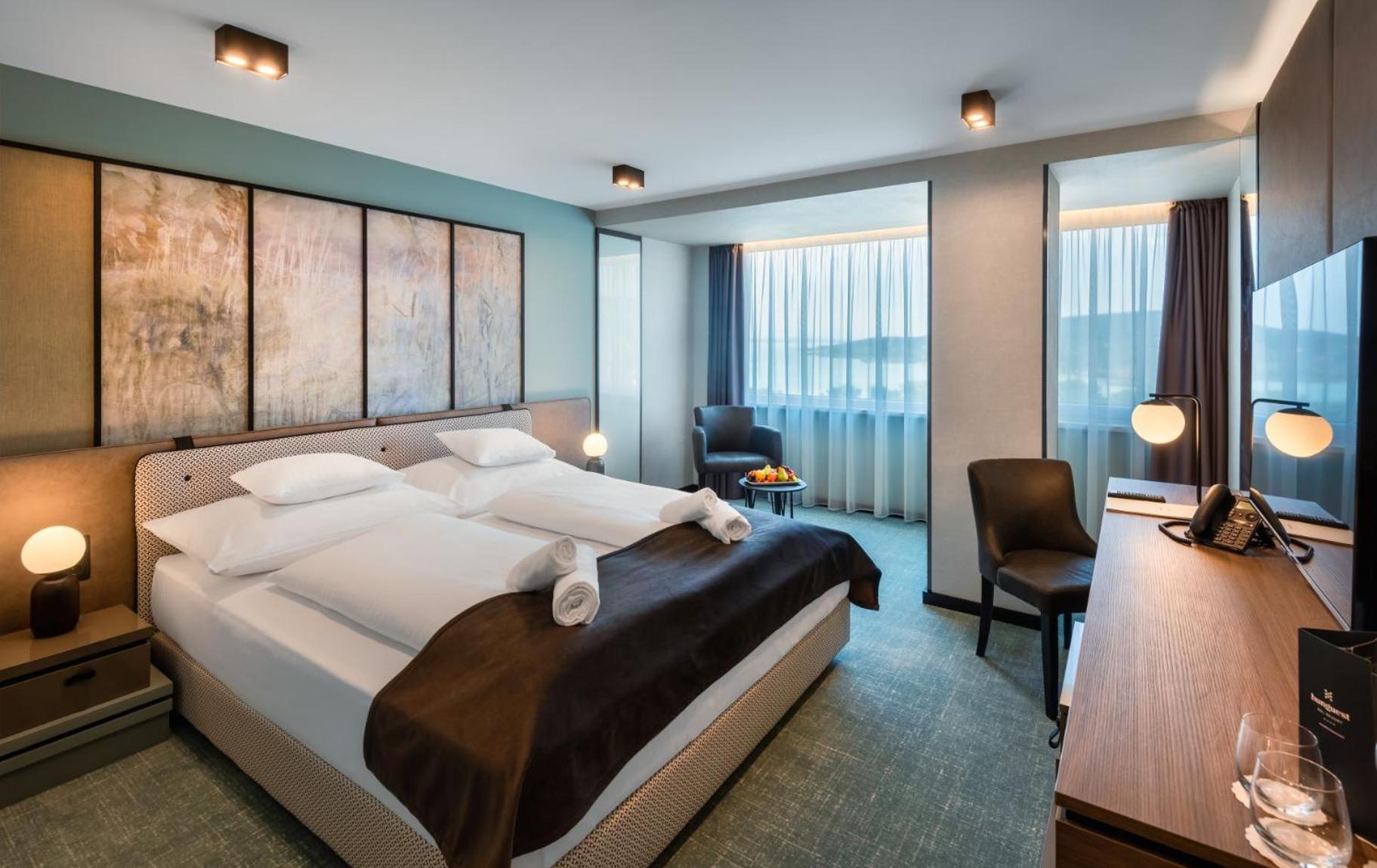 Superior, Queen Bed