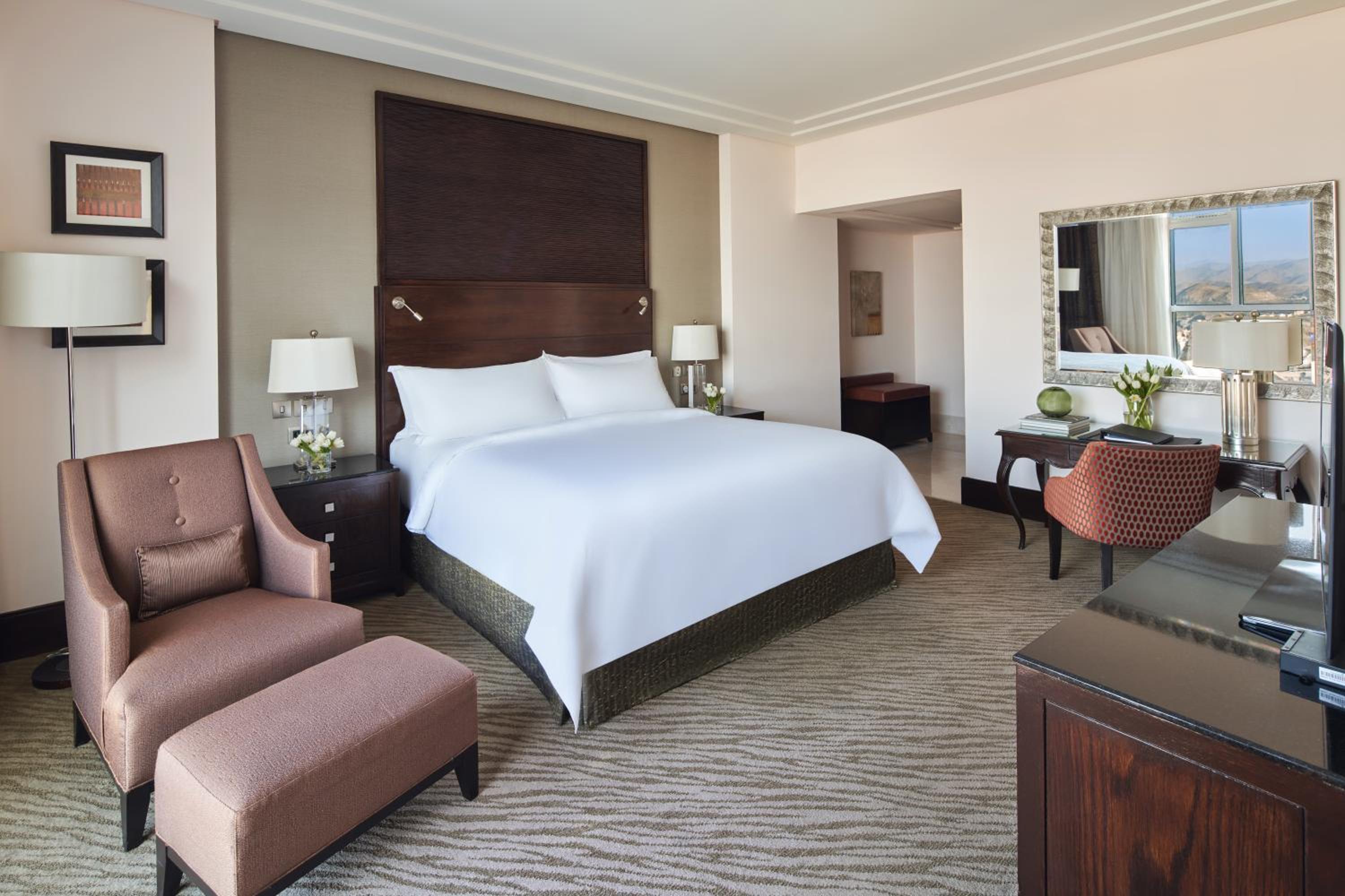 Haram, 2 Bedrooms, Fairmont Gold, Suite, Sofa