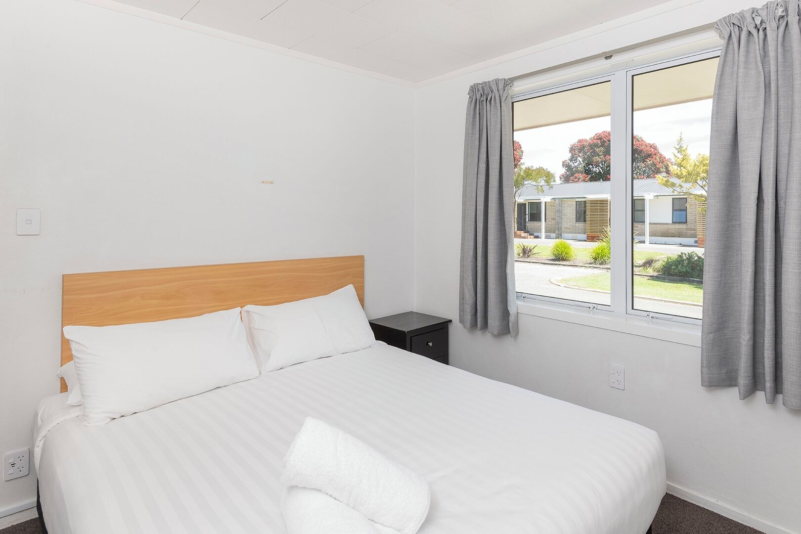 2 Bedrooms, Motel, Suite, Queen and Twin Beds, Kitchenette