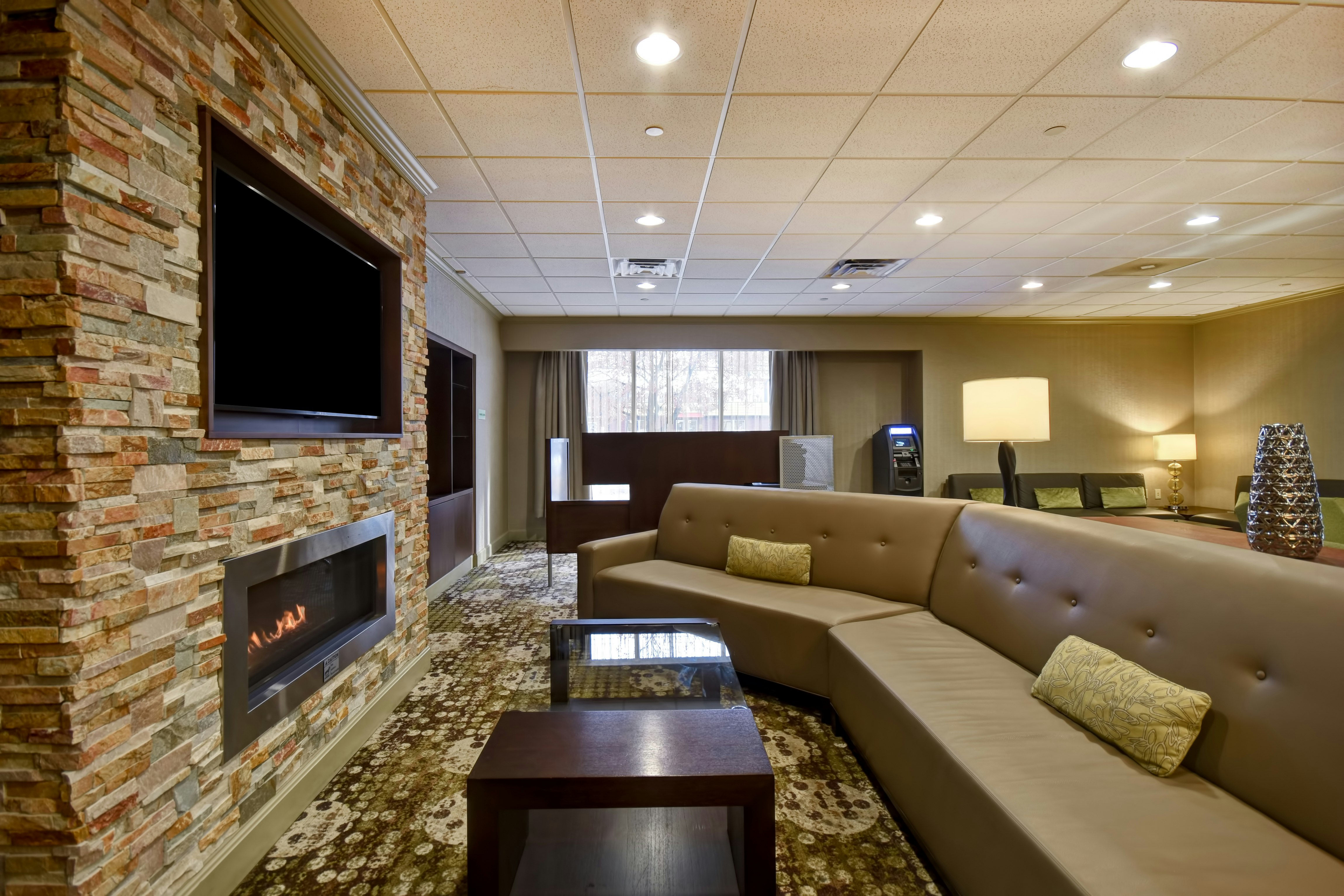 Holiday Inn Cincinnati-Riverfront 34/58