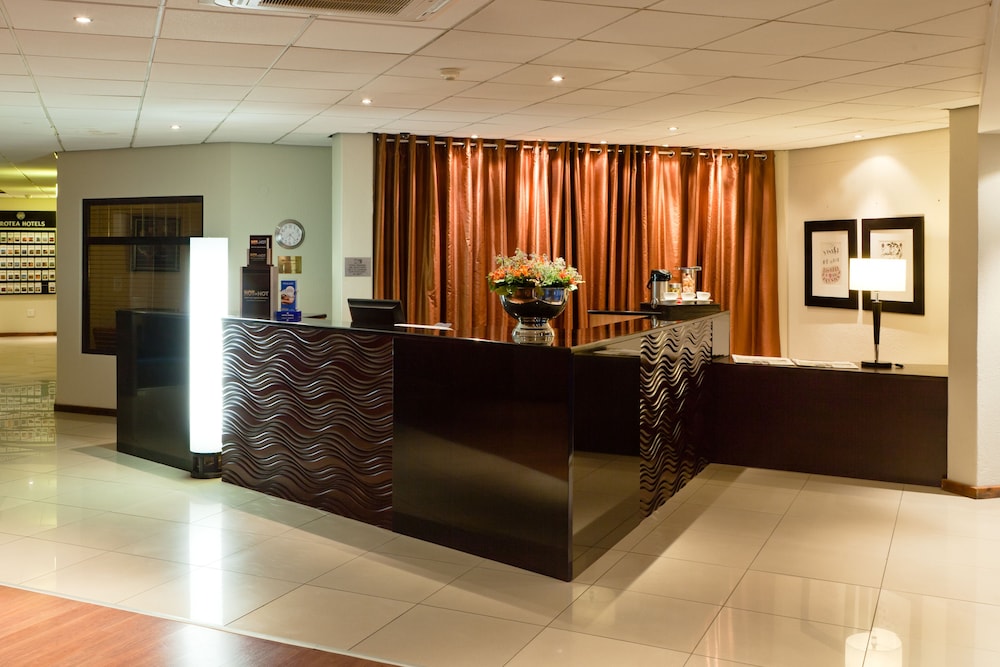The Oasis Hotel 5/44