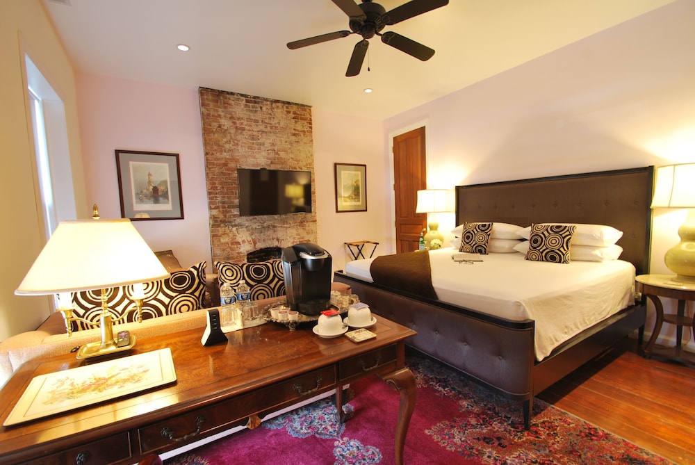 Grand Center Inn 26/37