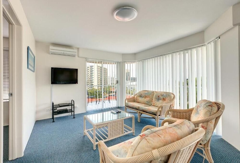 Bayviews and Harbourview Holiday Apartments 7/17