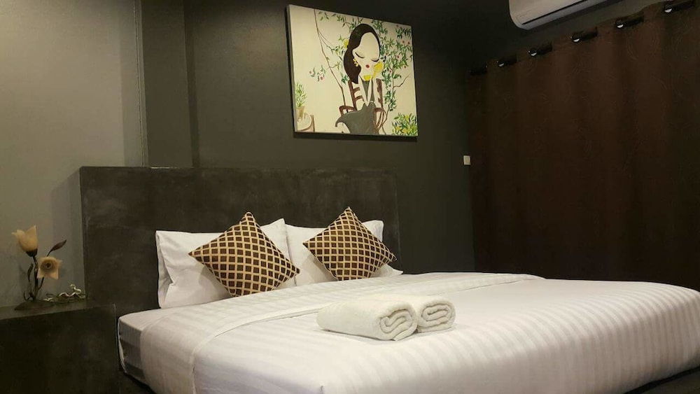Ploenjai Hotel Ranong 28/48