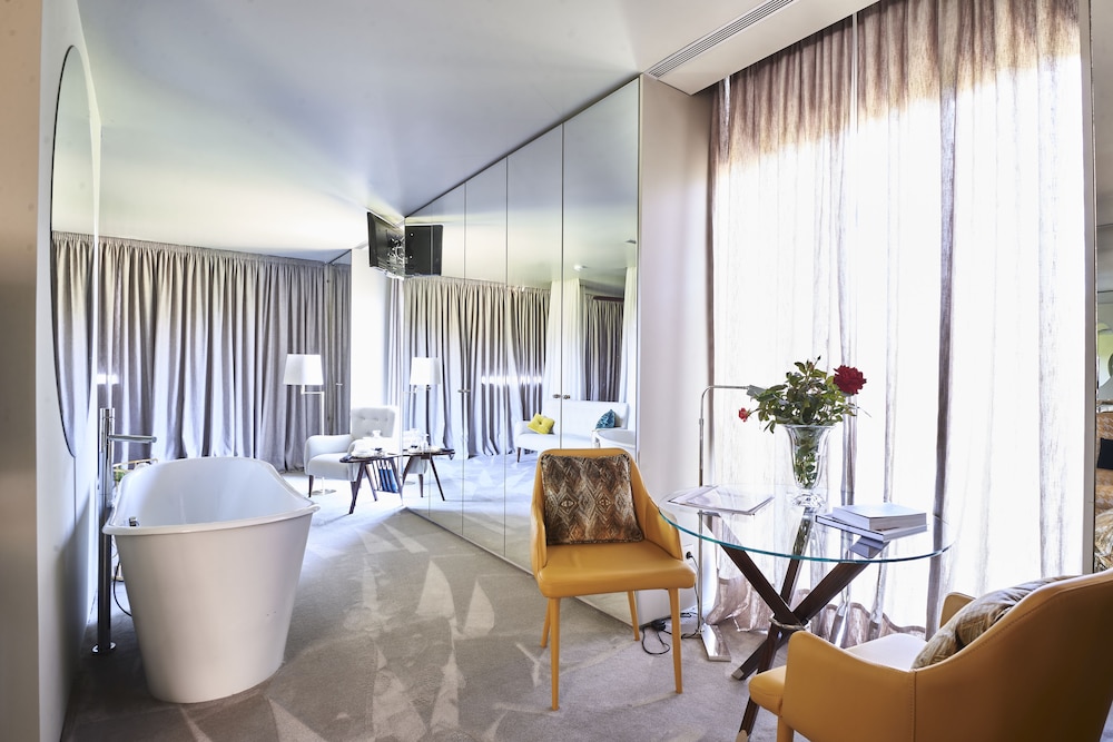 Carmo's Boutique Hotel 65/86
