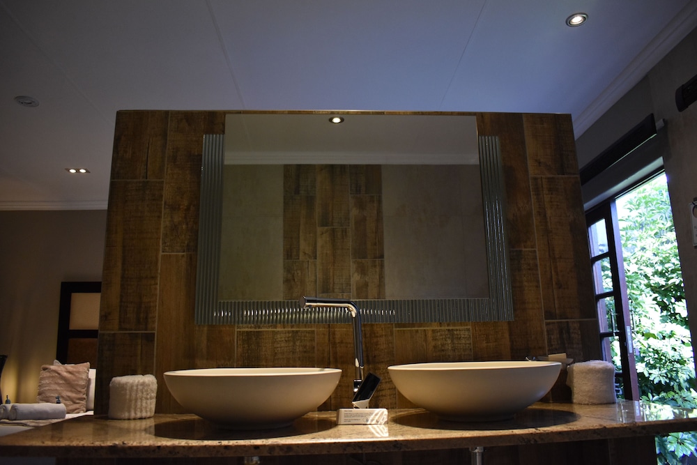 Waterfalls Boutique Hotel 3/50