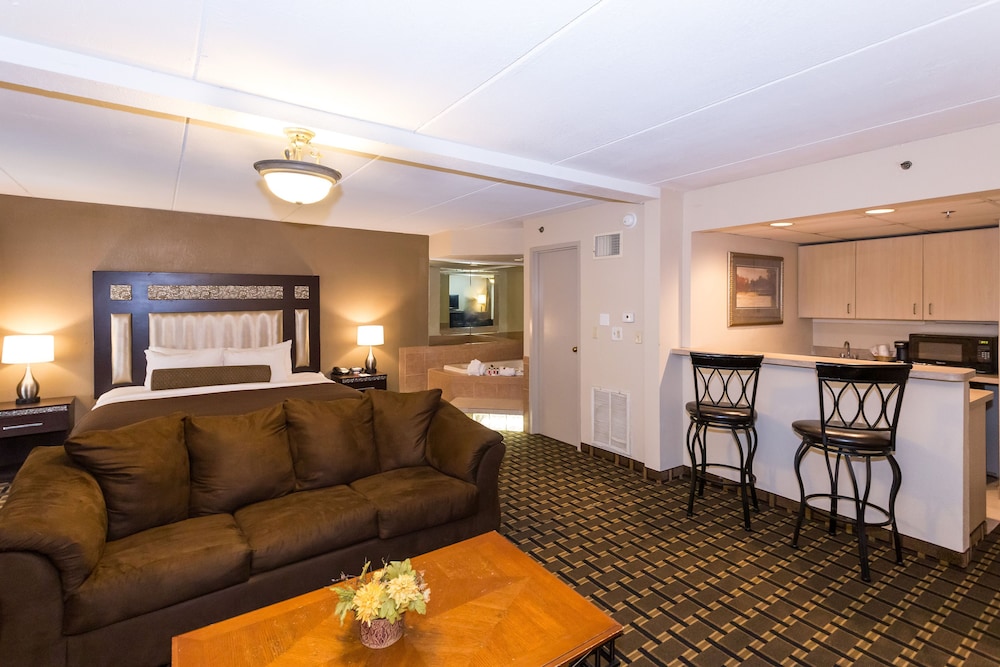Ramada by Wyndham Plymouth Hotel and Conference Center 40/57