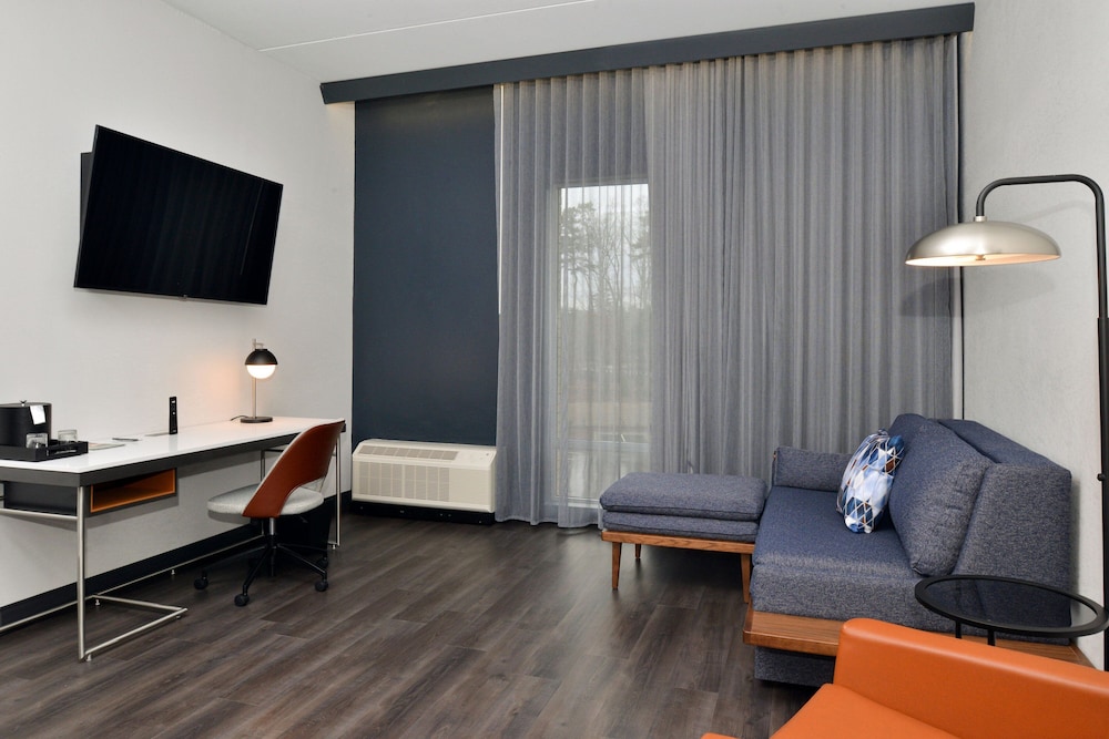 Courtyard by Marriott Raleigh Cary Crossroads 22/38