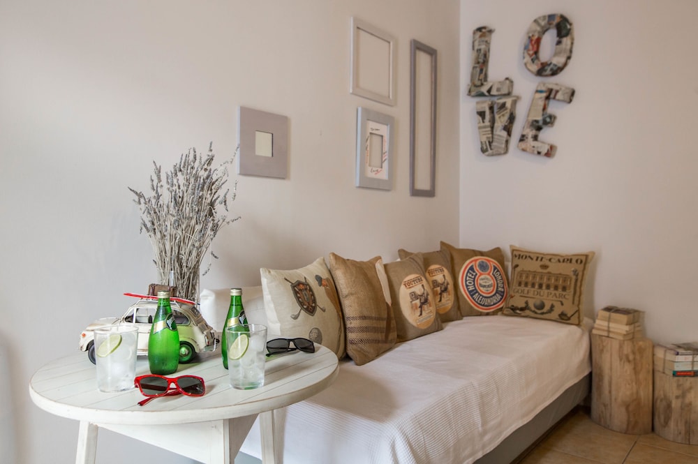 Room, Double Bed, Ground Floor, Emymone Building، Amymone and Adiandi 4/8