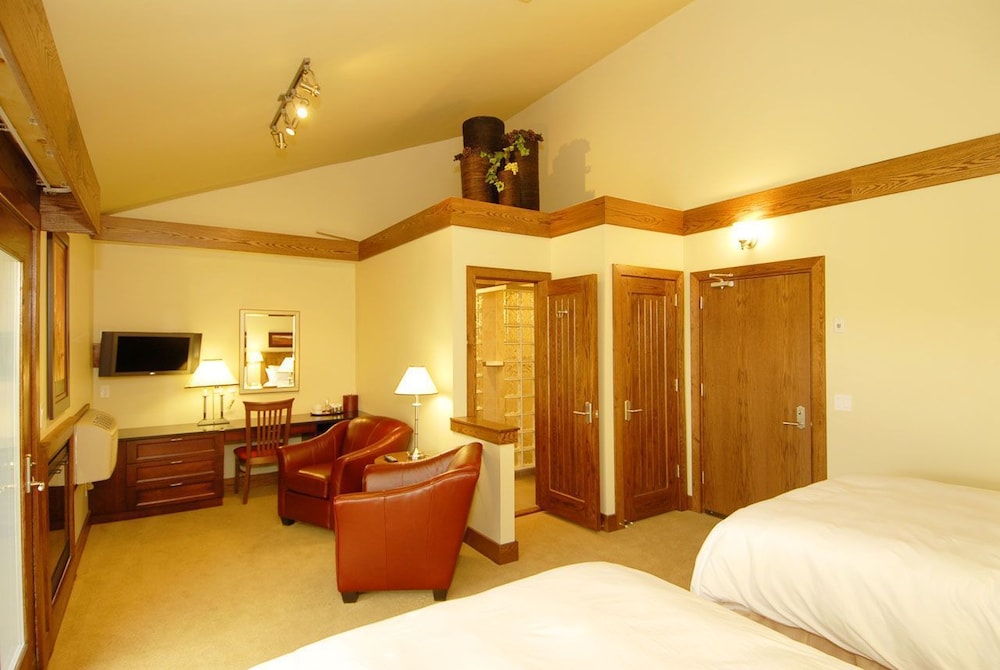 Huff Estates Inn & Winery 16/48