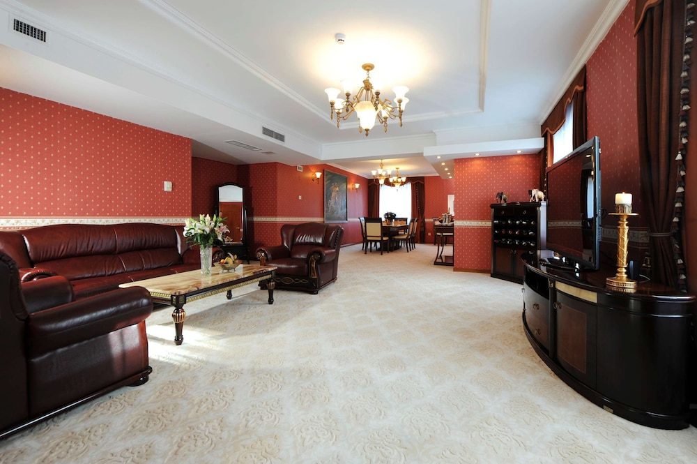 Kempinski Hotel Khan Palace 8/81