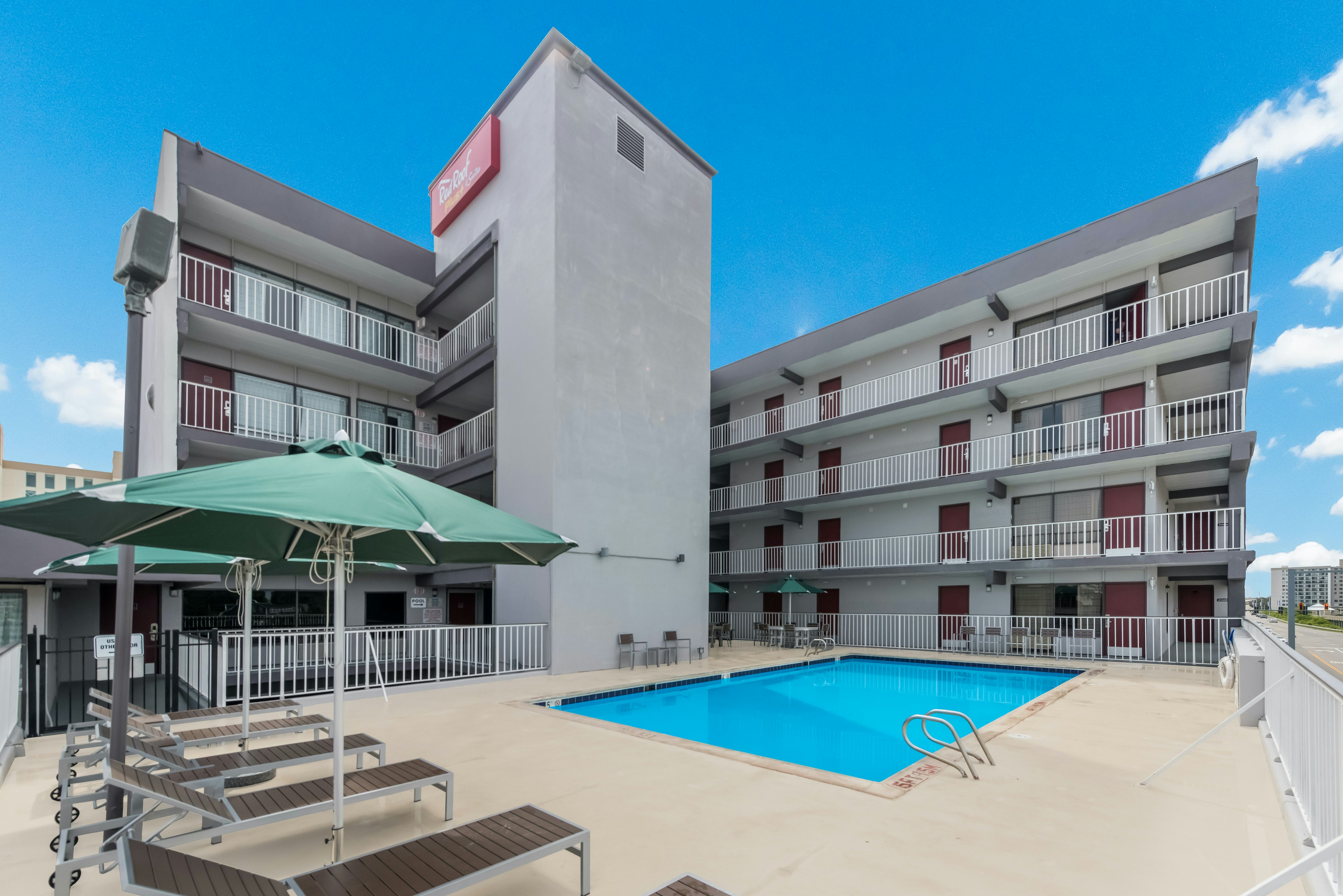 Red Roof PLUS+ & Suites Virginia Beach - Seaside 45/45