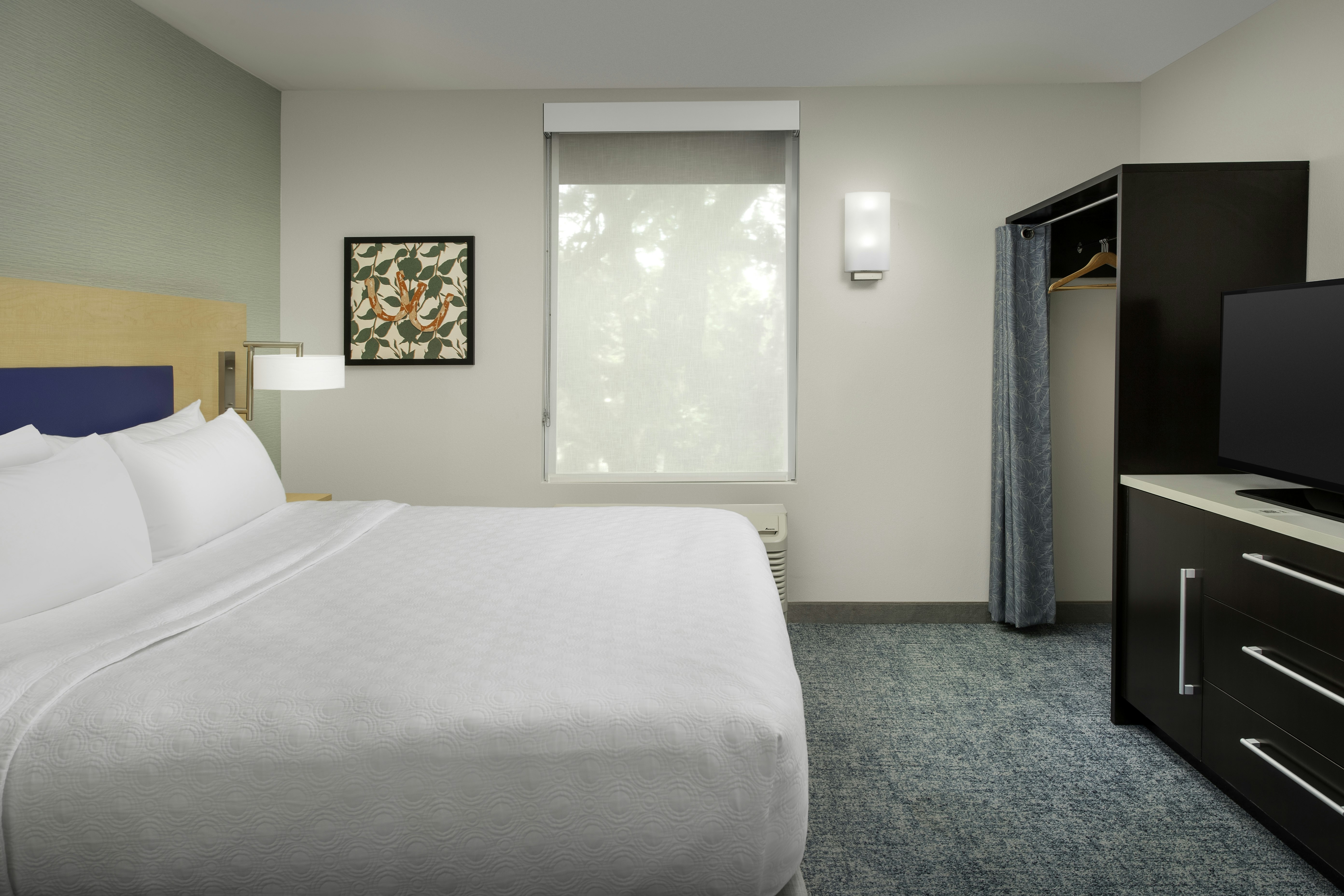 SUITE, QUEEN BED, ACCESSIBLE