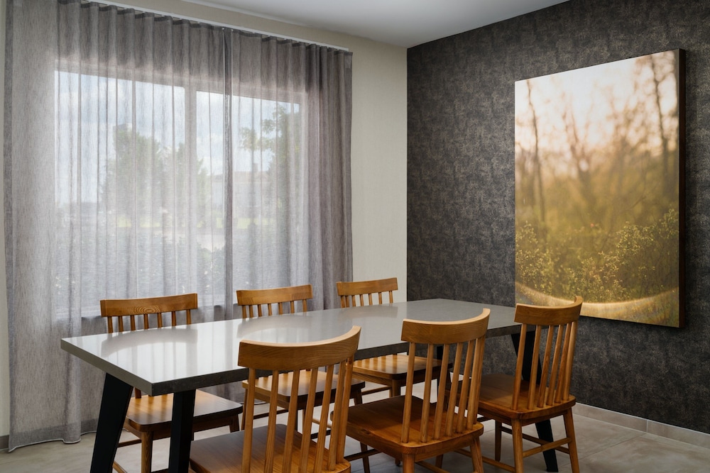 Fairfield Inn & Suites by Marriott Birmingham Bessemer 36/49
