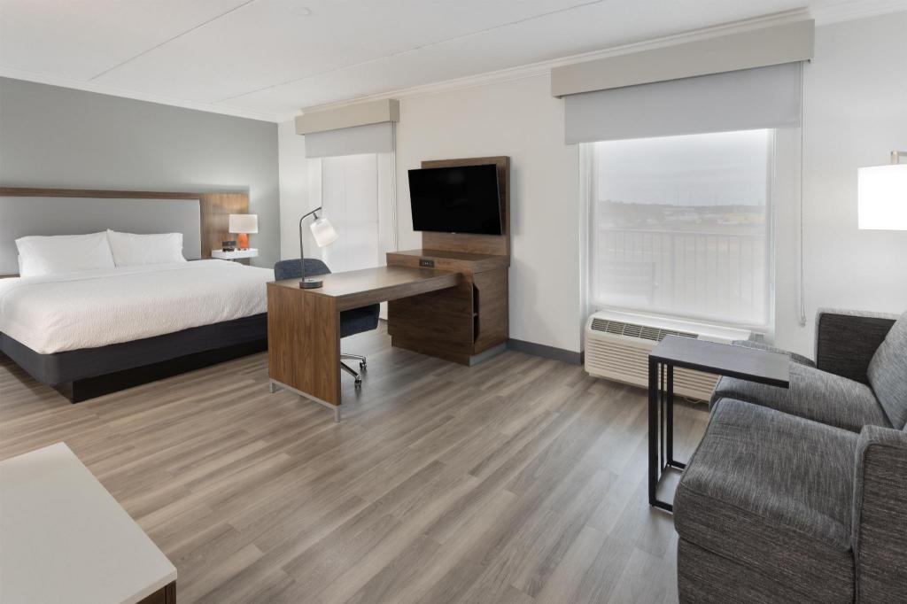 Studio, King Bed, Sofa, Accessible