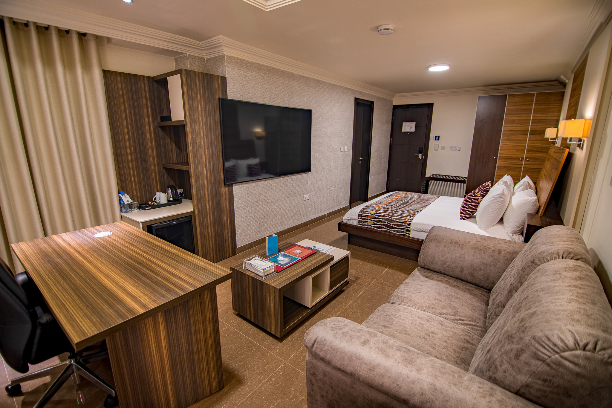 Home Suites Hotel 53/80