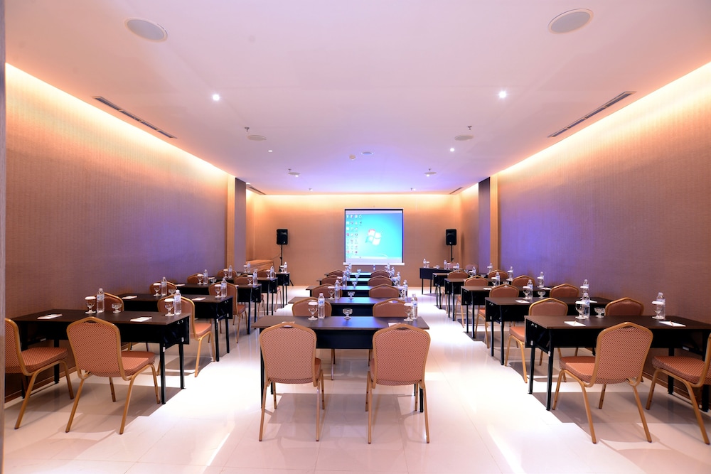 Hotel Santika Lahat 33/37