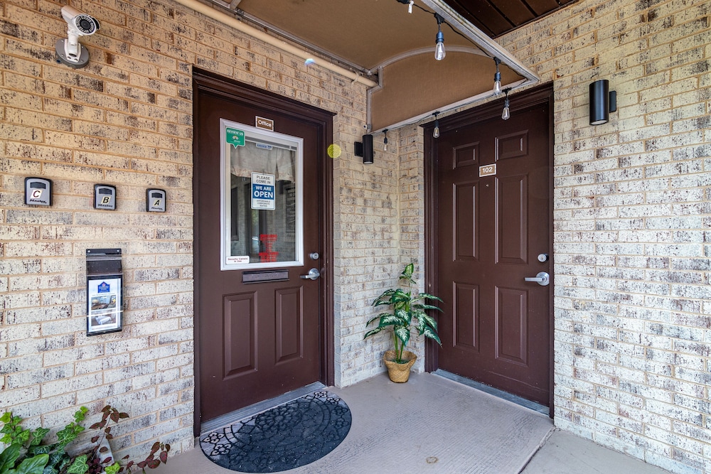 Affordable Corporate Suites - Roanoke 4/50