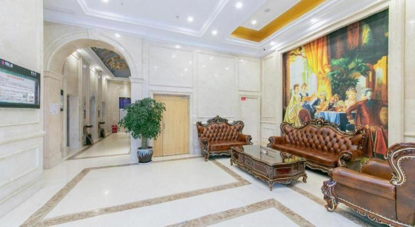Vienna Hotel (North Square of Chengdu North Railway Station) 37/50