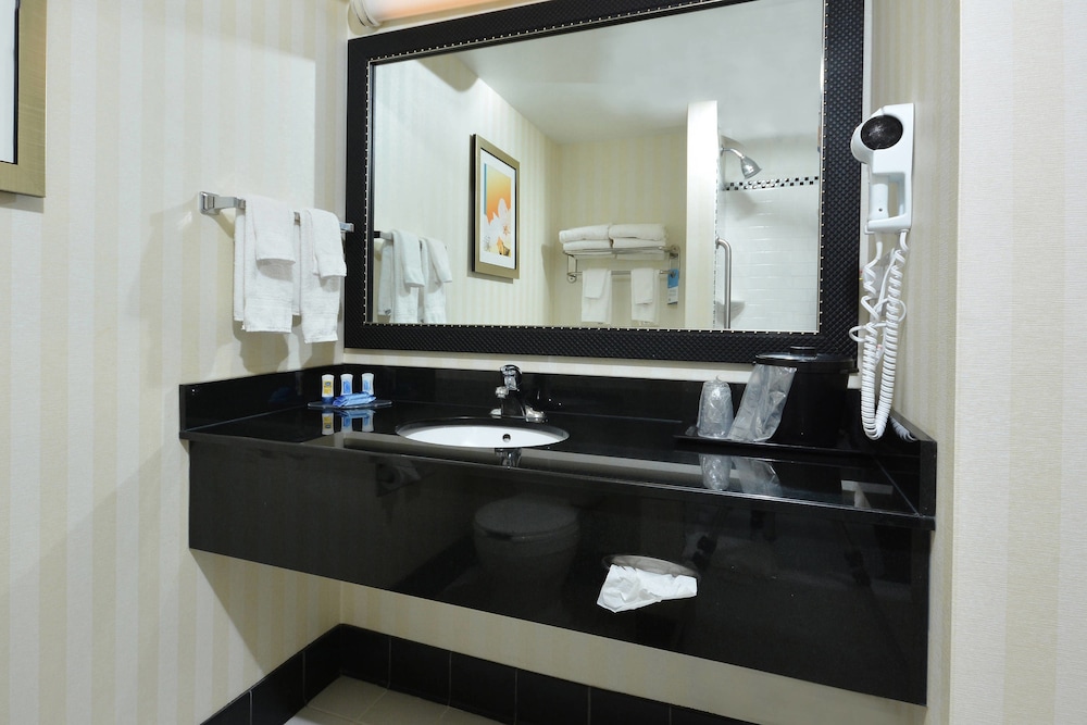 Fairfield Inn Suites Wytheville 22/36