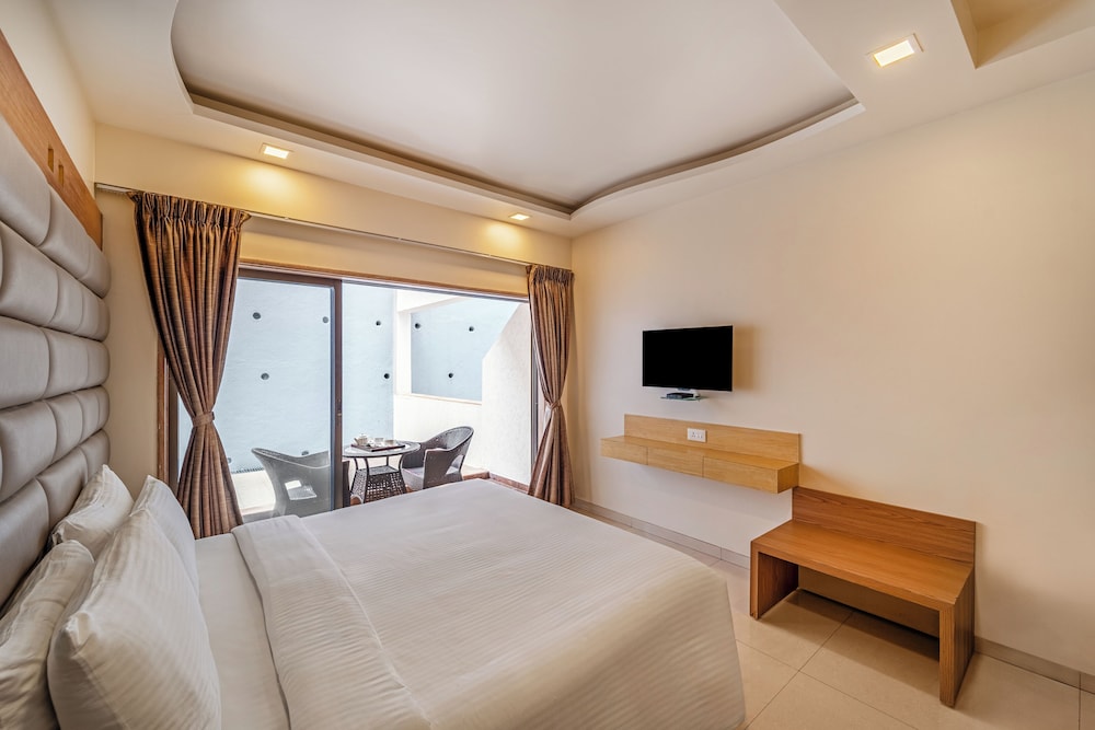 Sterling Panchgani 28/62