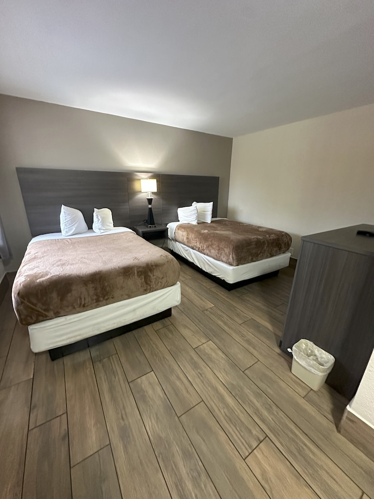 Econo Lodge St. Petersburg Central 18/54