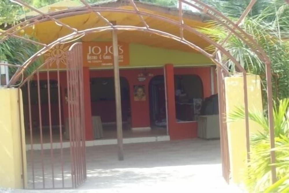 Holiday Beach Club 6/34