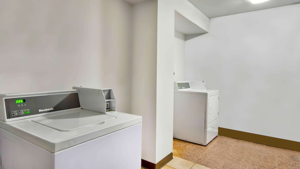 Motel6 Louisville, KY - Airport - Fair Expo 25/26