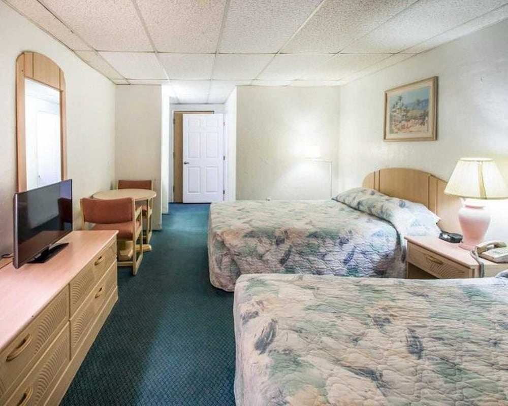 Rodeway Inn Suites 24/28