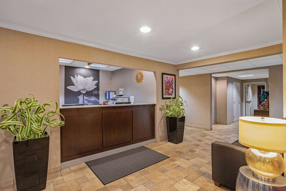 La Quinta Inn & Suites by Wyndham N Little Rock-McCain Mall 6/63