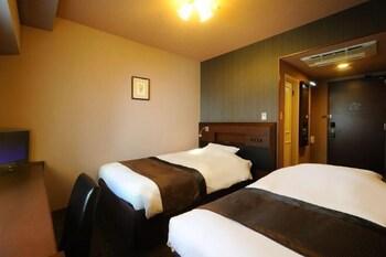 Female Only, Twin Beds