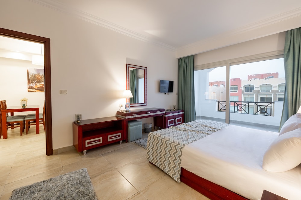 Oyster Bay Beach Suites 18/60