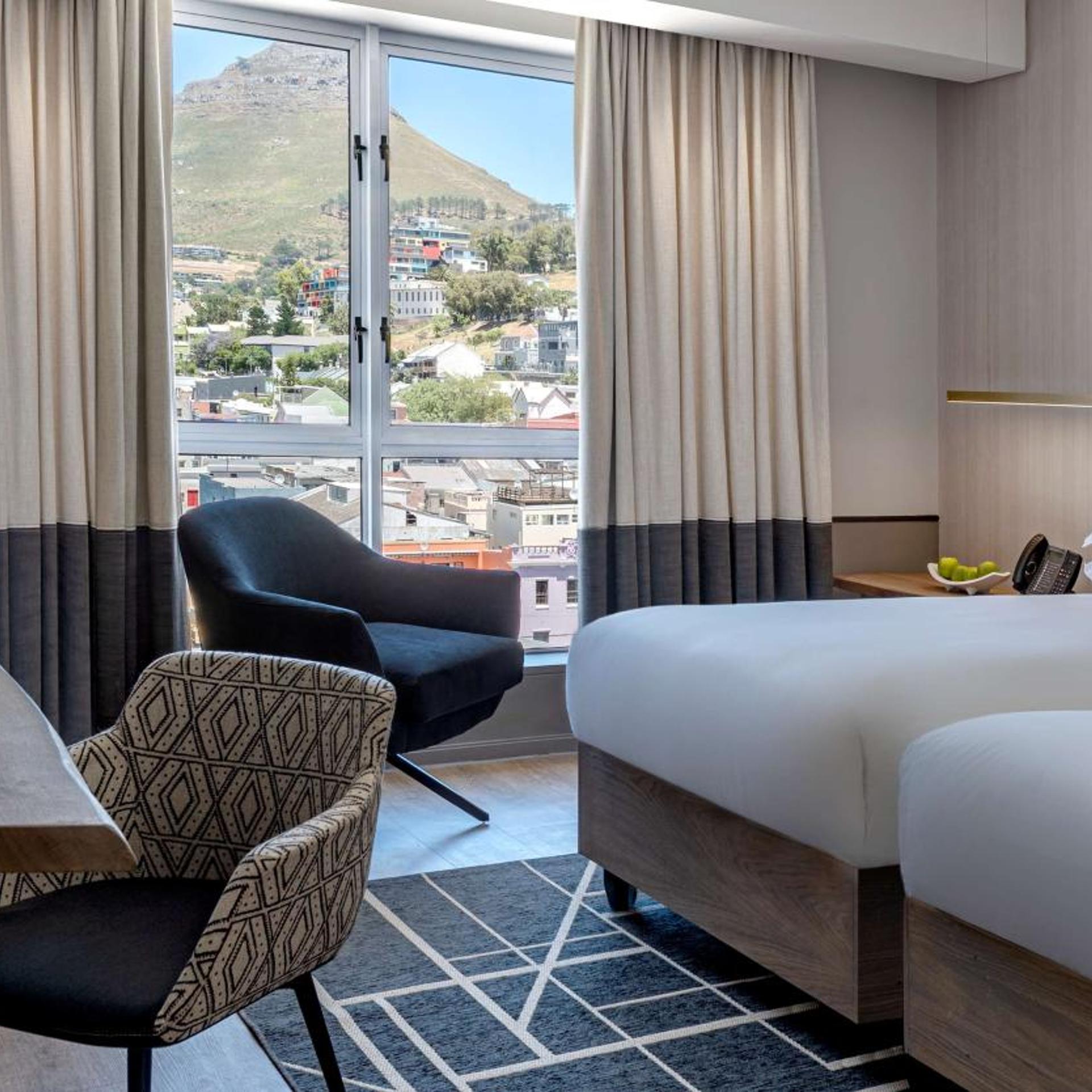 غرفة بسريرين منفصلين بإطلالة، Hyatt Regency Cape Town 2/7