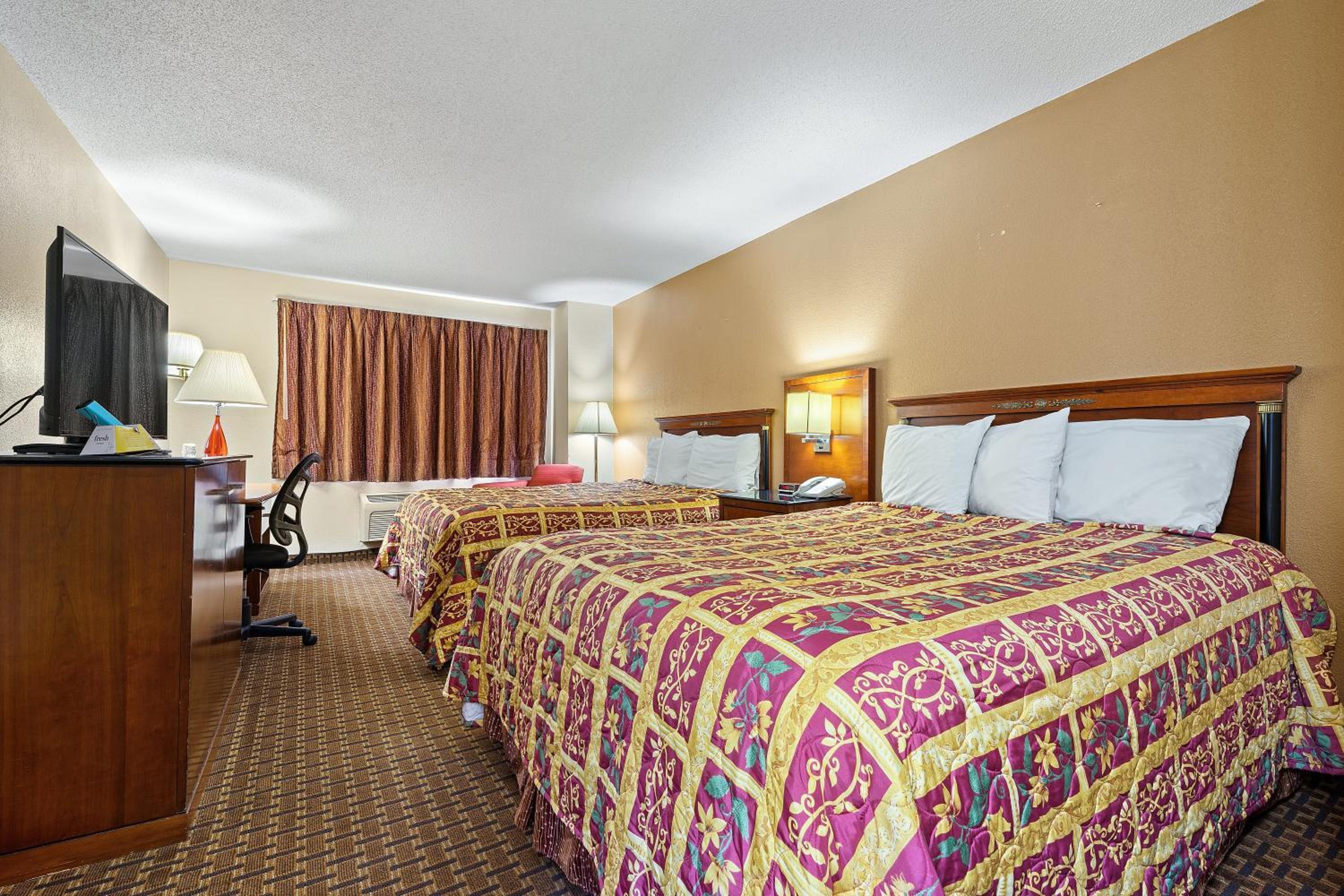 Geneva Motel Inn 6/26