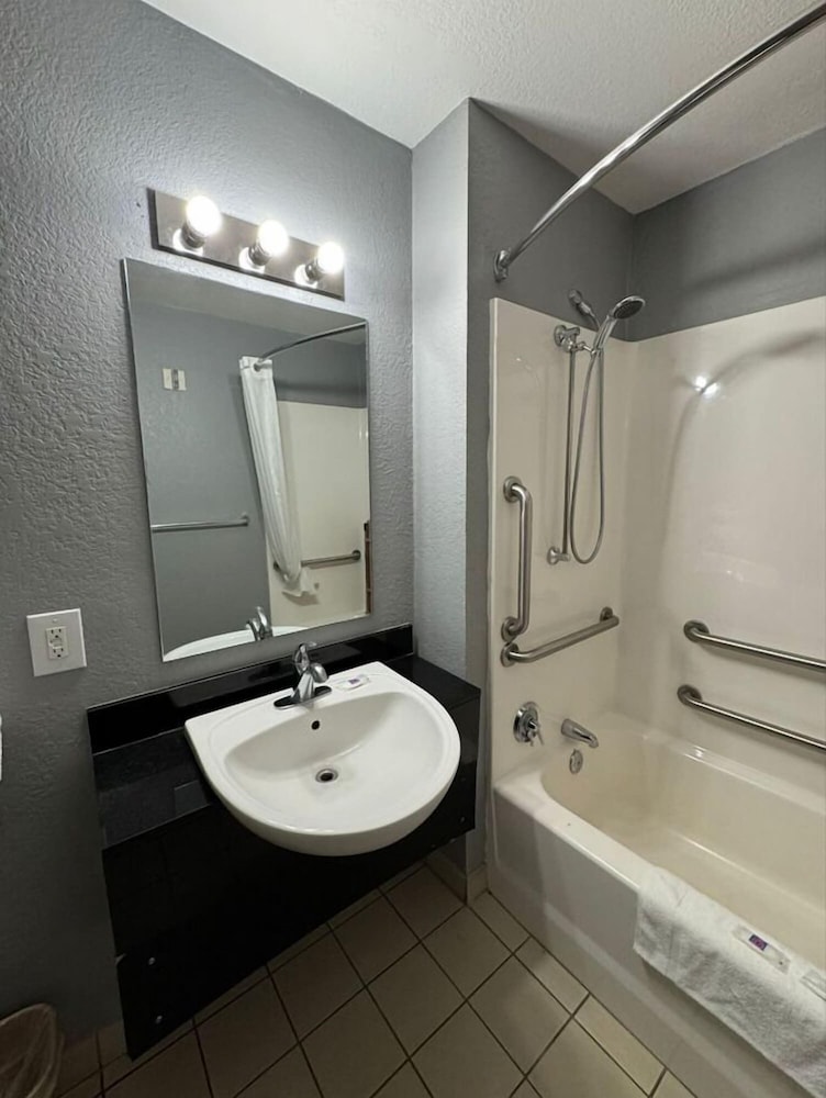 Motel6 Bismarck, ND 53/54