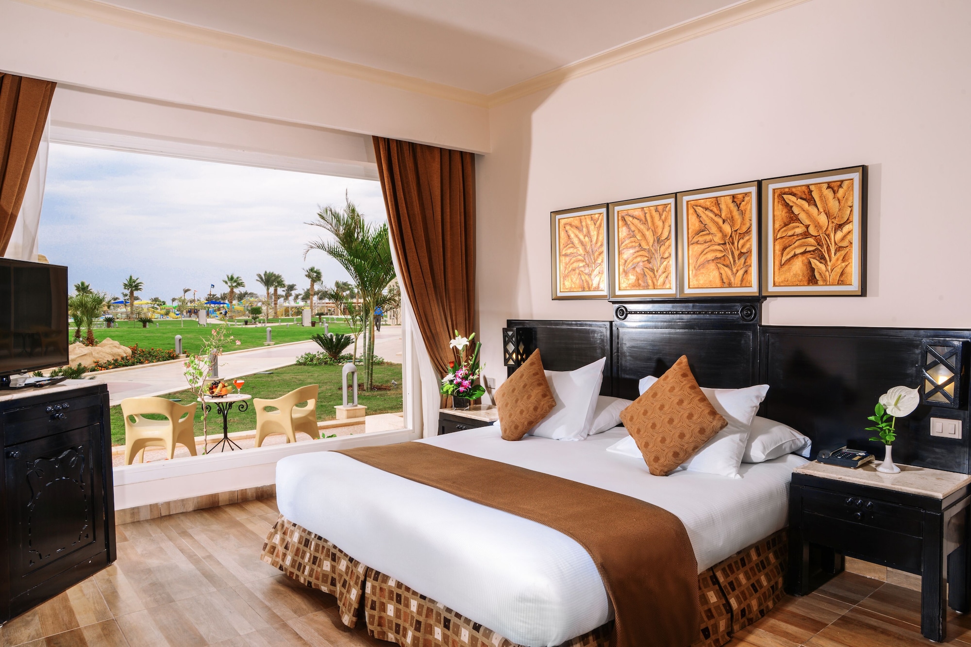 غرفة ديلوكس بسرير كينج بإطلالة على المسبح، Pickalbatros Royal Moderna Resort Sharm El Sheikh 3/9