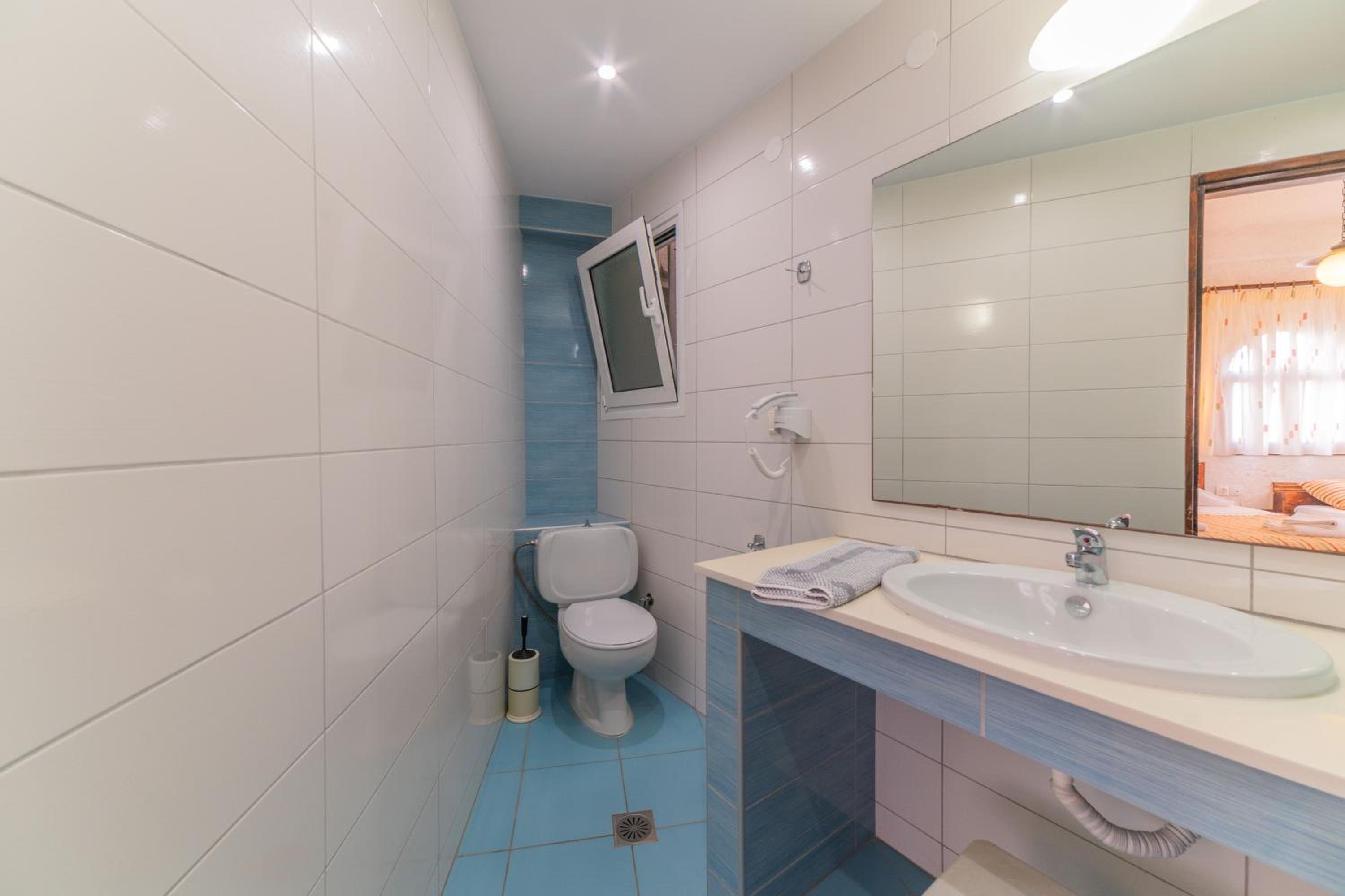 Kastro Studios And Apartments 55/57