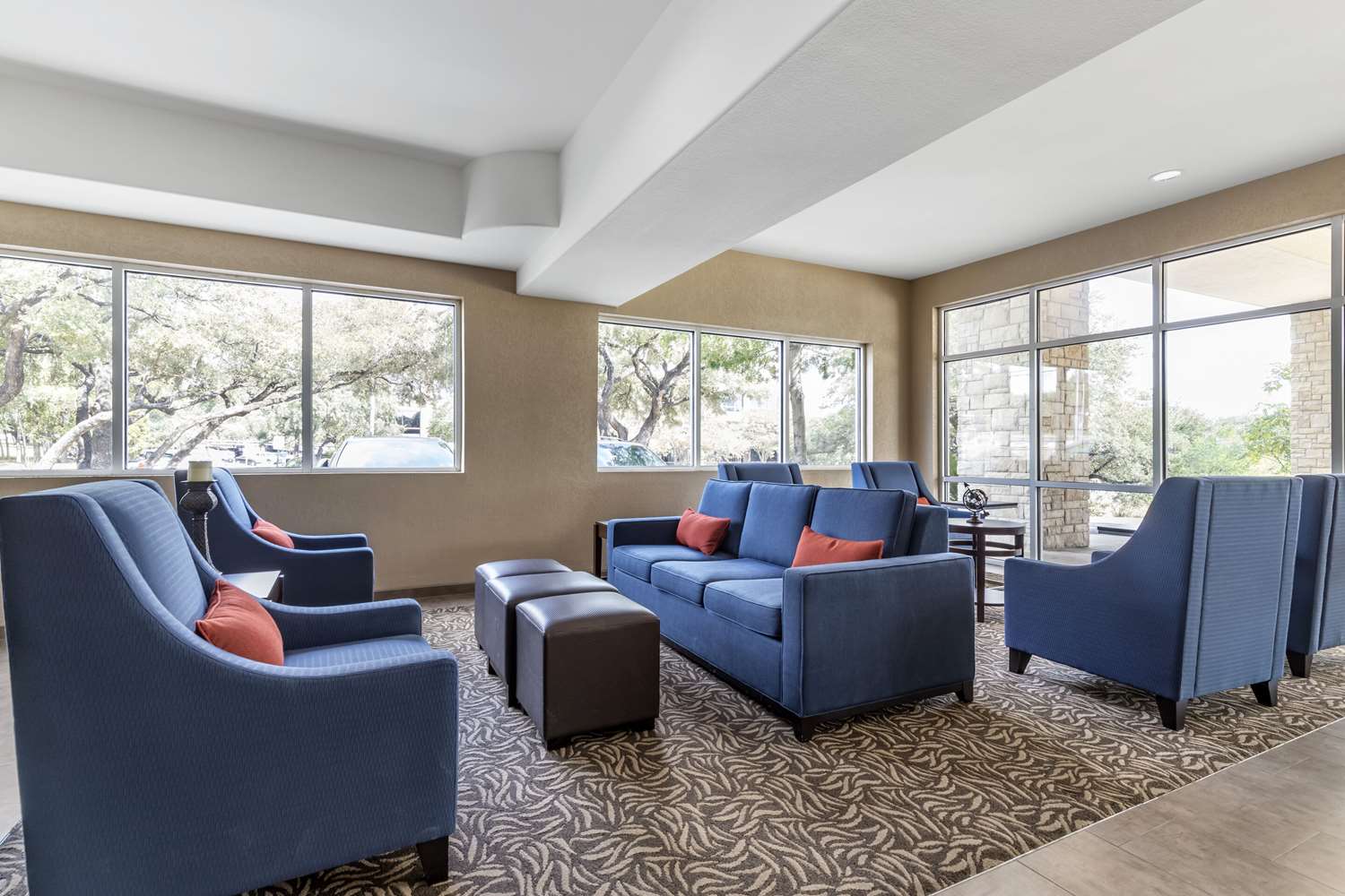 Comfort Suites Medical Center Near Six Flags 26/44