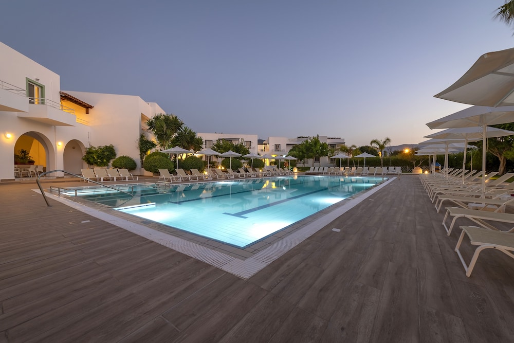 Alexandra Beach Hotel 32/37