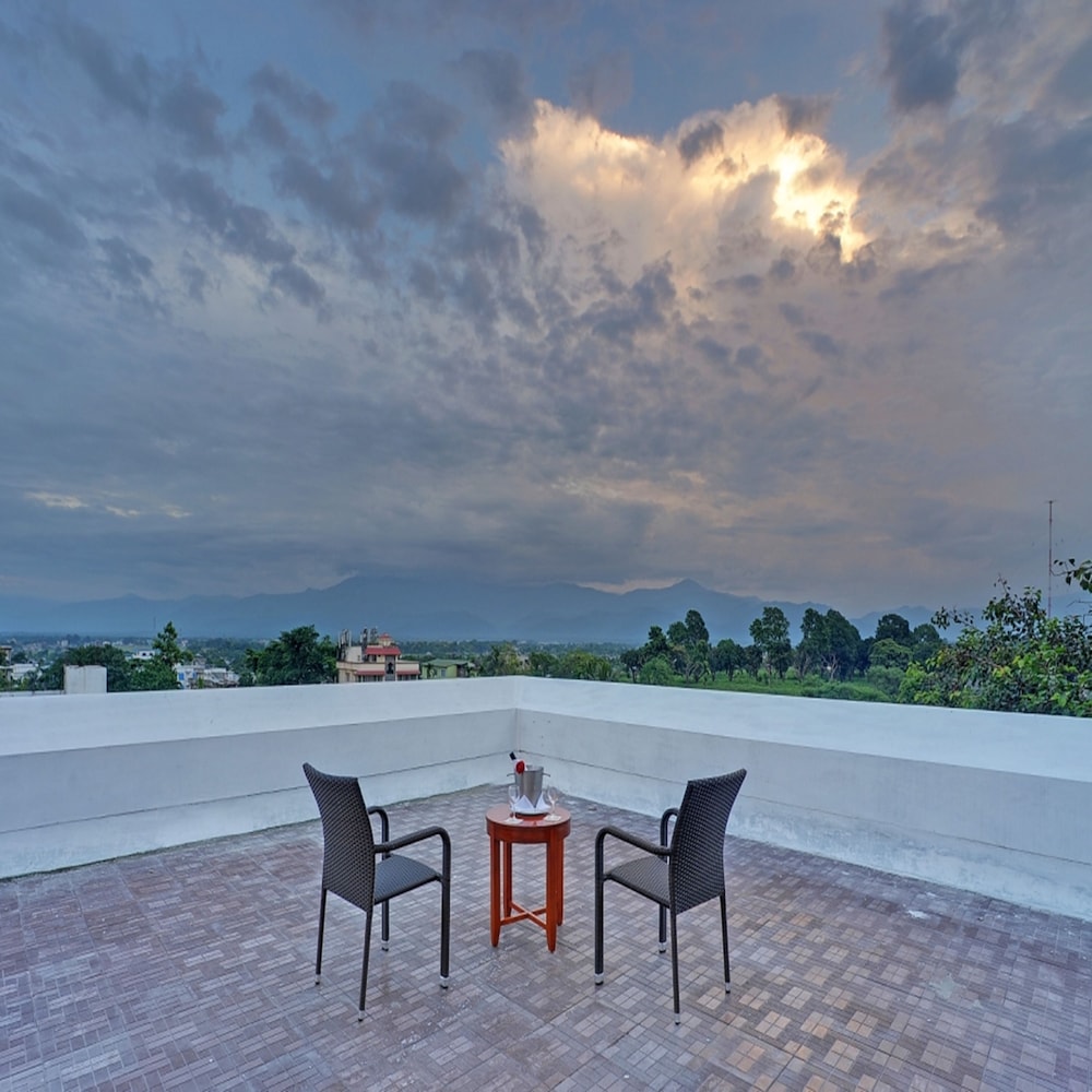 ROYAL SAROVAR PORTICO 29/35