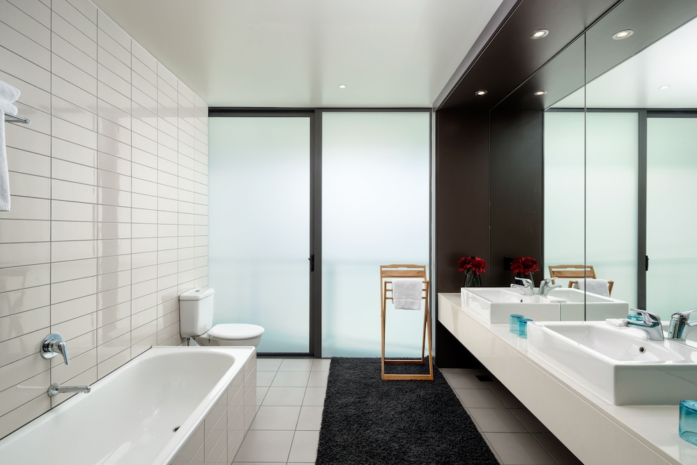 Rydges Wellington 12/69