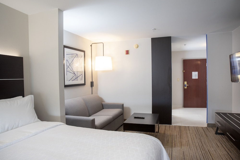 Holiday Inn Express Hotel and Suites Chester-Monroe-Goshen 53/72