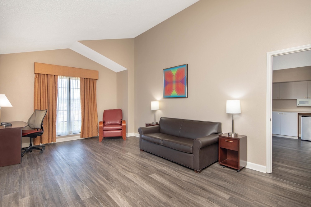 Budget Inn and Suite Atlanta Marietta Stadium 16/22