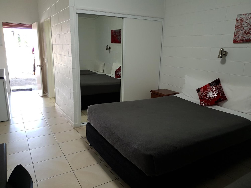 Capricorn Hotel 17/34