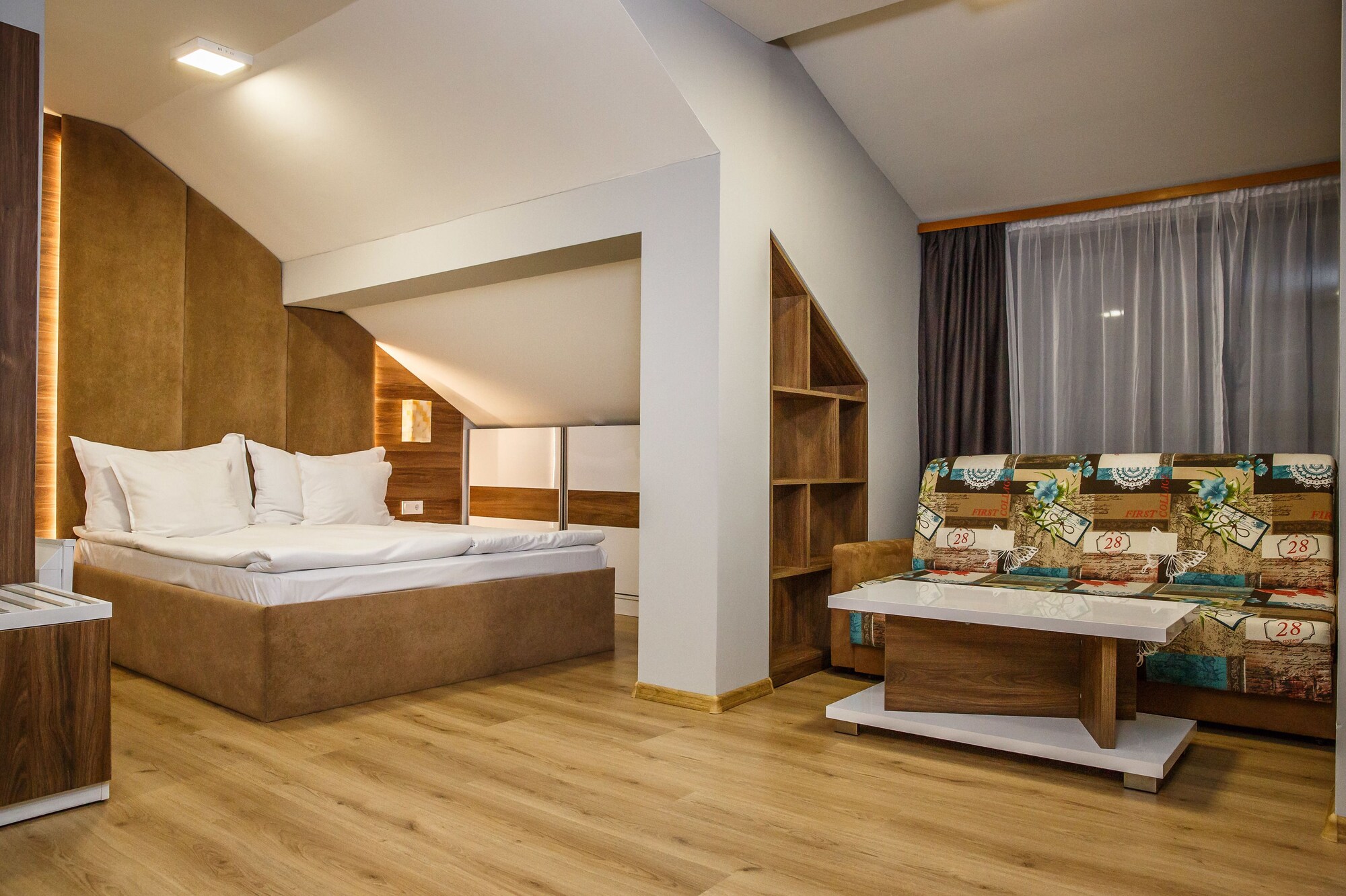 DELUXE, STUDIO, QUEEN BED