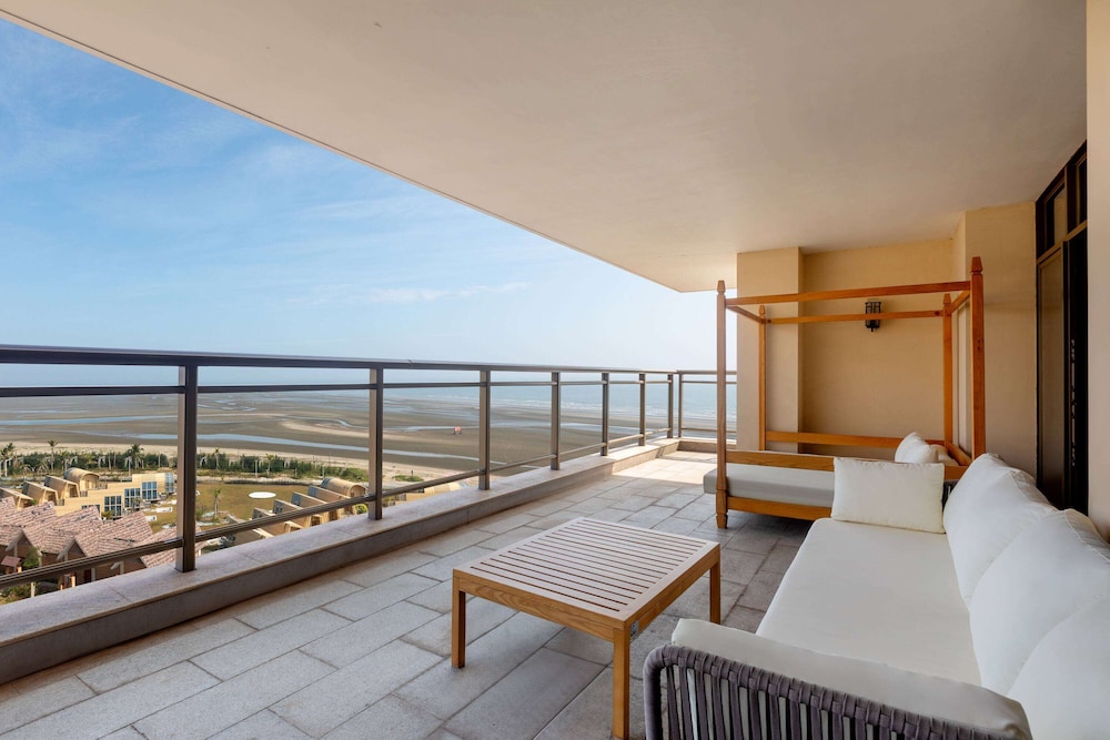 Days Hotel by Wyndham Fangchenggang Bailang Beach 16/25