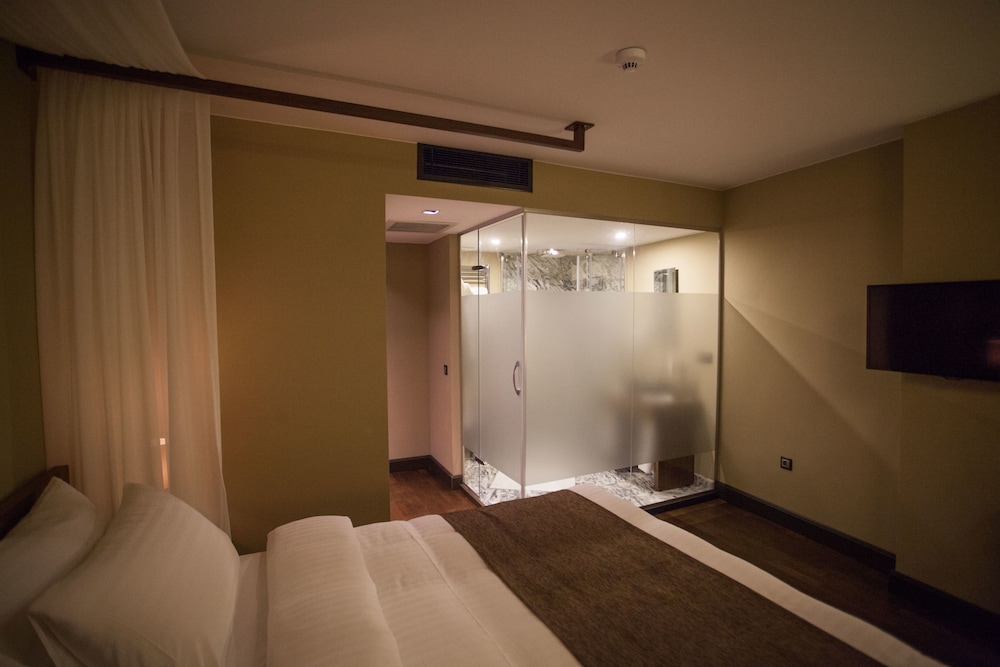 Juliet Rooms & Kitchen 8/36