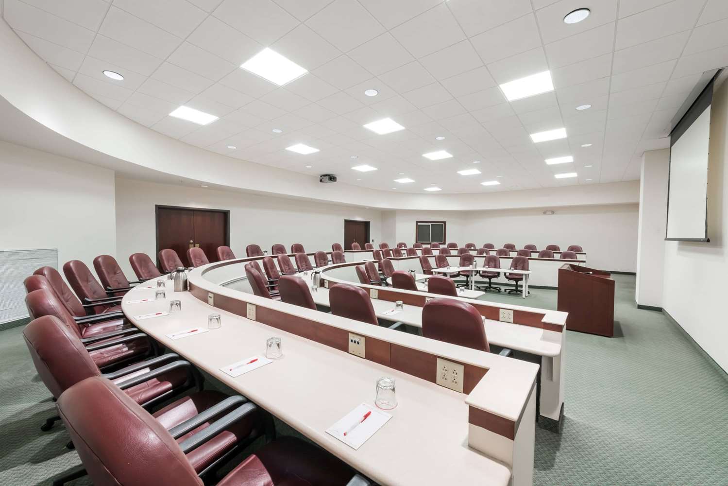 Ramada by Wyndham State College Hotel & Conference Center 29/40