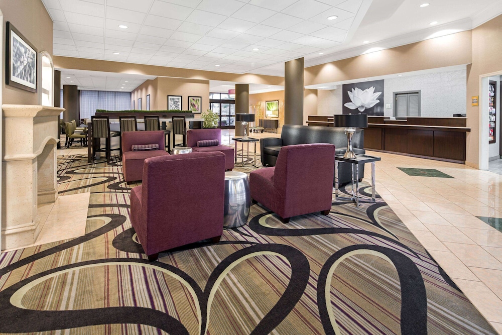 La Quinta Inn & Suites by Wyndham Buena Park 33/44