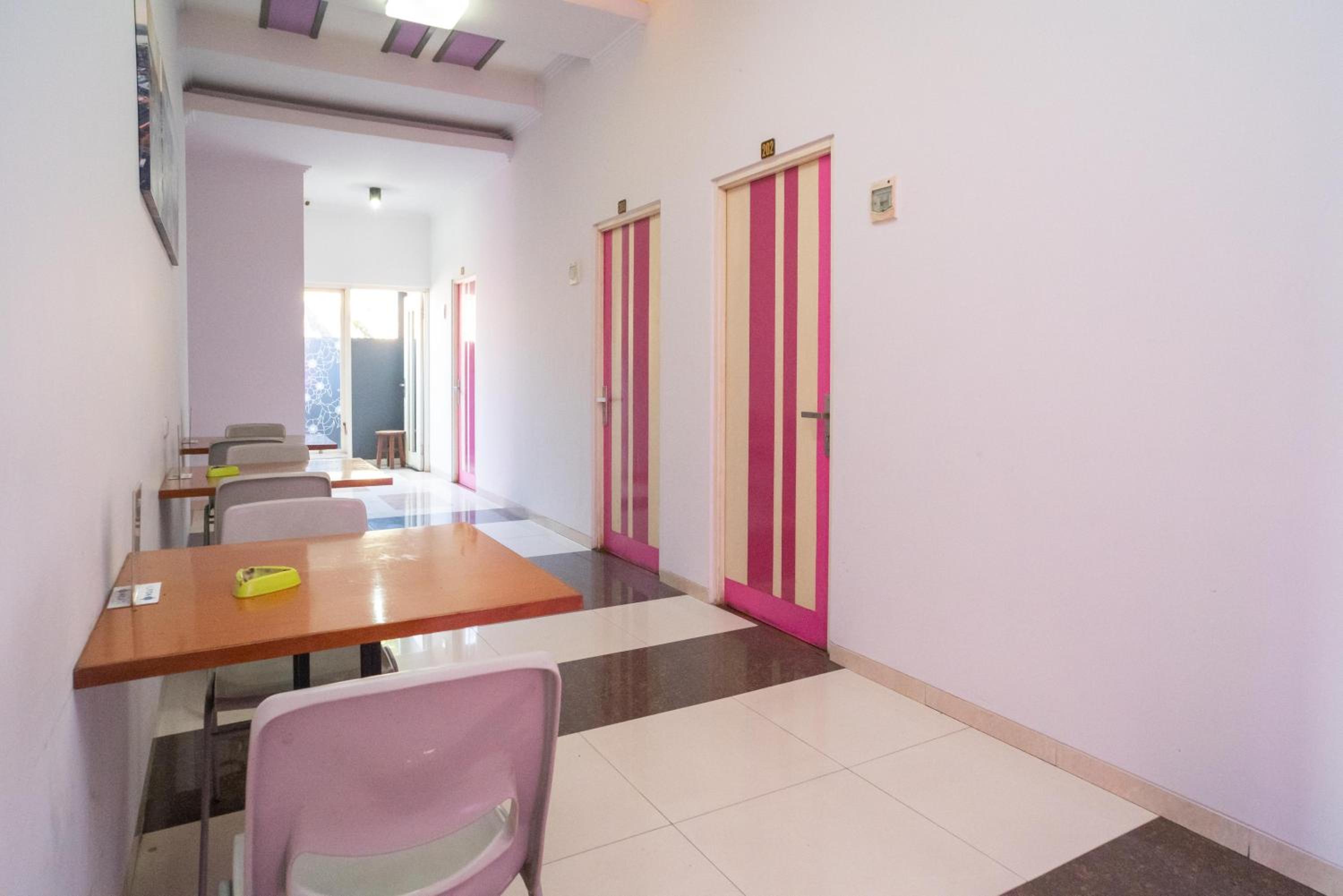 OYO 3808 Fif fa Hotel Kauman 53/56